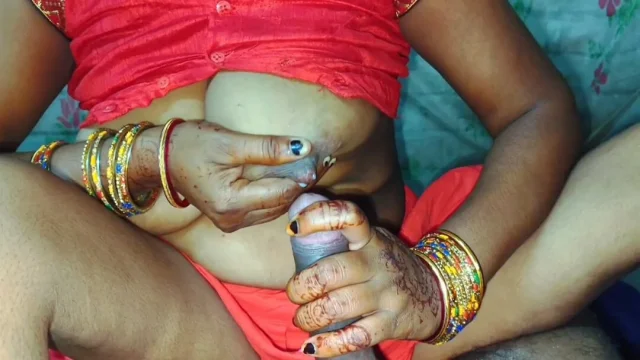 Bhabhi ne bhaiya ka kala lund chuss ke chut me land dal liyaindian desi bolwjob