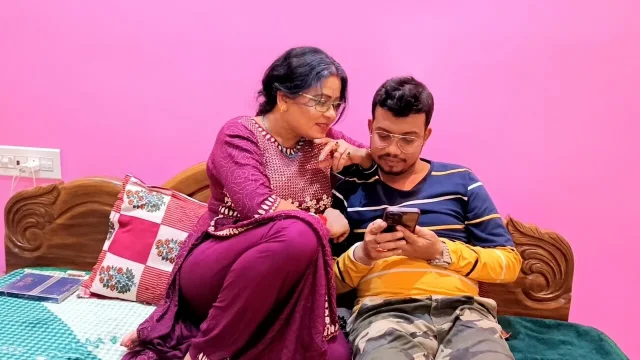 Jab aged teacher ko sara hua pussy fuck karte hain koi student thokta hain apne