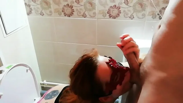 Um on Face in Toilet Full-mouth Sperm