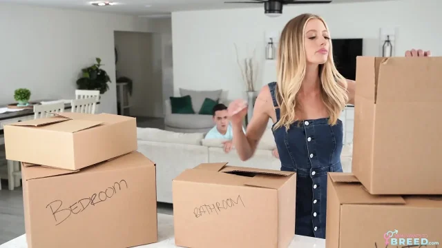 Stepmom Moves in - S3e3