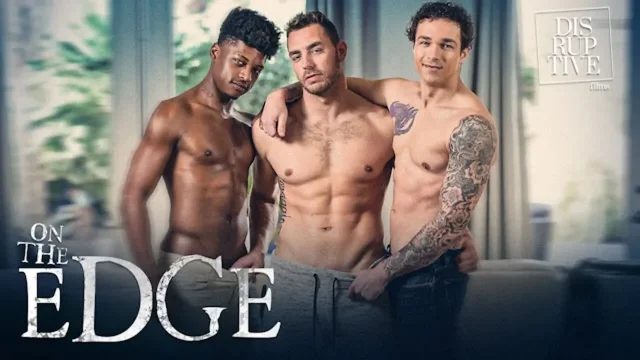 Straight Jocks Invite Neighbor to Finish Them Off in Circle Jerk