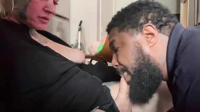 Ts Diana Deelight getting head from her dark sided angel man