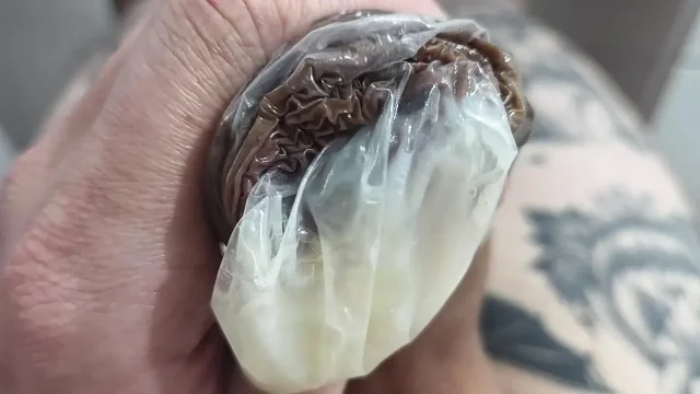 ANOTHER VIDEO FILLING THE CONDOM WITH SEMEN