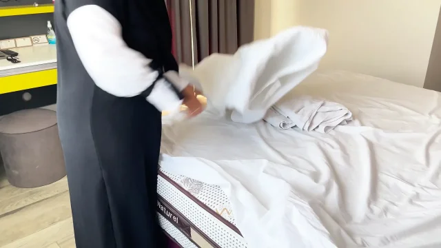 maid in hijab was cleaning the room and received creampie in her pussy from client and pleasure