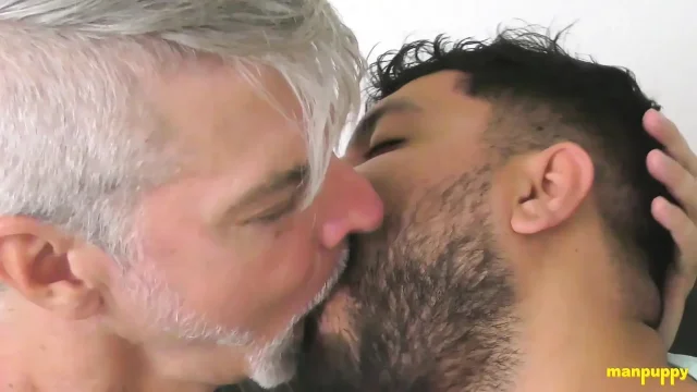 ManPuppy Demetri Silver Visits Richard Lennox For A Tender To Badass Deep Kissing