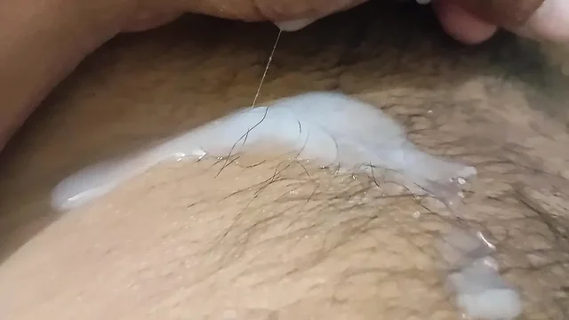 Bhabhi ki chudai mein wo maza nahi jo bhabhi ko yaad kar ke hilane mein hai aaj