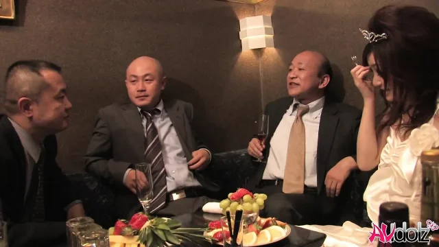 Japanese woman Rui Yazawa sucks two cocks in a baruncensored