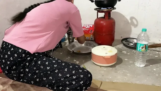 I Fuck My Bhabhi In Kichen Room When She is Cooking