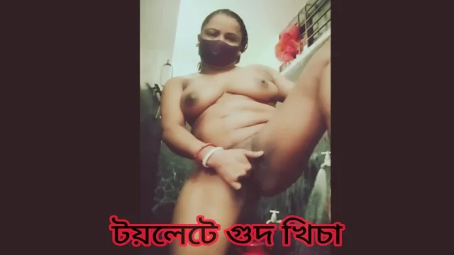 For the first time sexy boudi fingering in toilet