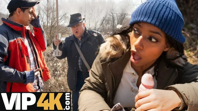 HUNT4K We were caught by strangers during blowjob in public