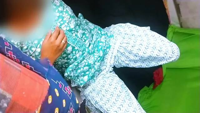 Desi Village Hot girlfriend First Night Sex MMS Newly married Beautiful couple
