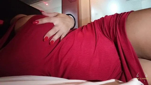 Hot mom masturbates her pussy and inserts her giant dildo while waiting for her