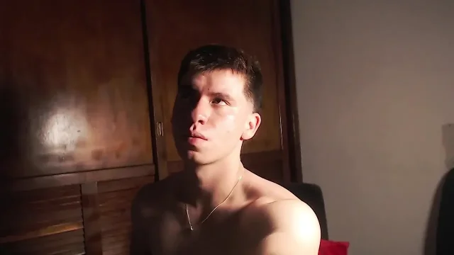 straight guy masturbating naked in front of his fans publicom