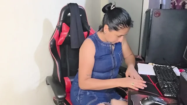 Beautiful stepmother with tight pussy masturbates in her gaming chair
