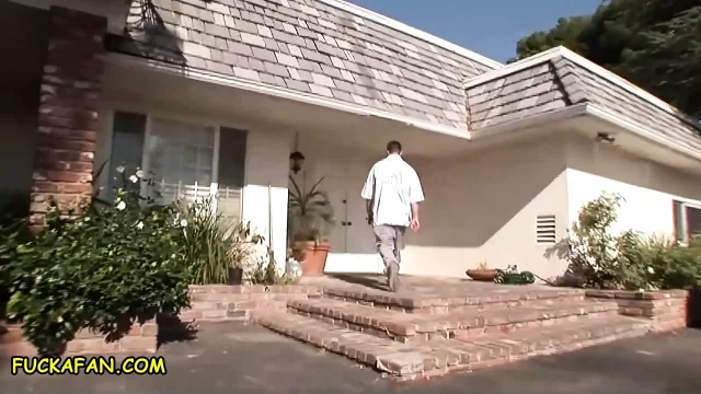Fuck Fan Johnny from Malibu face fucks submissive Teen Dahlia