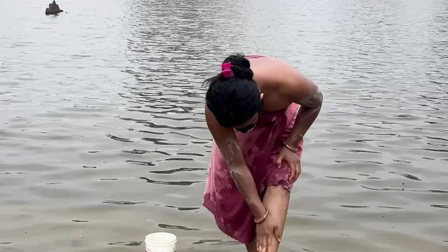 Desi Bhabhi Gaon Ki Talab Par Nahane Gayi Devar Ke Saath Outdoor Sex Video Full