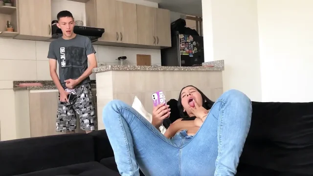Masturbating with My Stepsister - Huge Ass - in Spanish