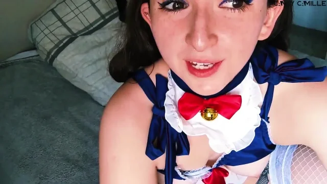 Snowwhite Can Sing and Squirt at the Same Time
