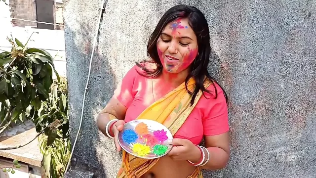 Komal kept brother-in-law in front of her elder stepsister all night and started