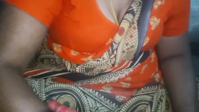 Indian tamil sexy saree aunty super boobs show