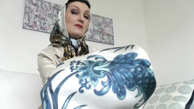 Today You'll Masturbate in a Headscarf Lady Victoria Valente