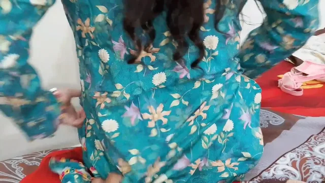 Enjoying honeymoon in Goa with an Indian wife