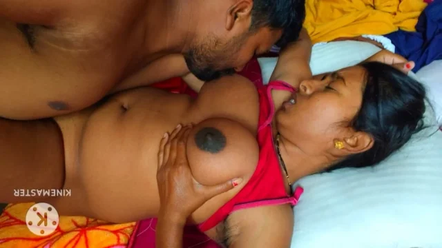 Indian young boy sucking aunty's big boobs - hot bhabhi fucking stepsister and