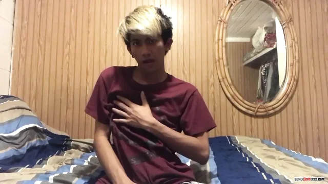 Adorable Xander Squirts a Big Mess