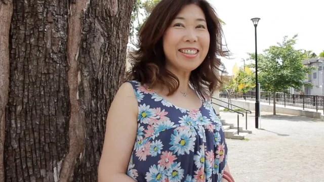 M983G03 A busty mature woman who feels open and opens her body Worried about