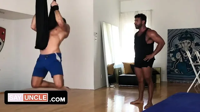 Muscular hunks Mateo Vegas and Manuel Skye enjoy duo workout right before taking