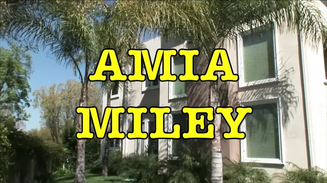 Amia Miley Receives Facial and Oral Cumshot