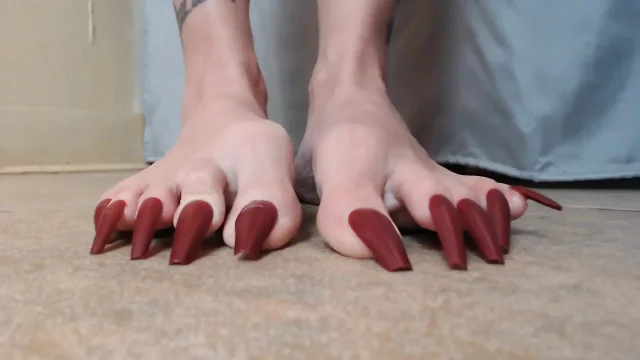 Clicking tapping long toe nails