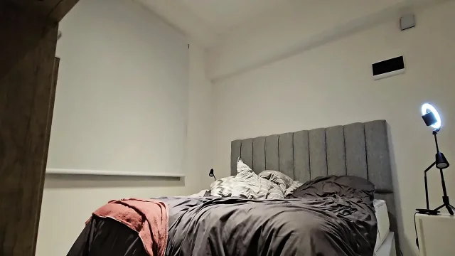Curvy Rides A Cock Without A Condom