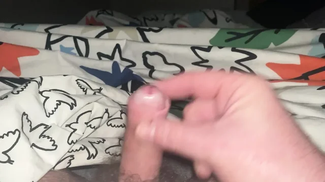 Two fingers handjob with cumshot while watching porn