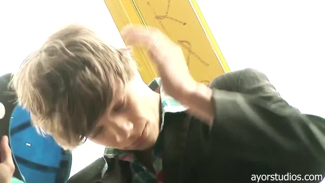 Justin Boyle fucks bareback with a new guy