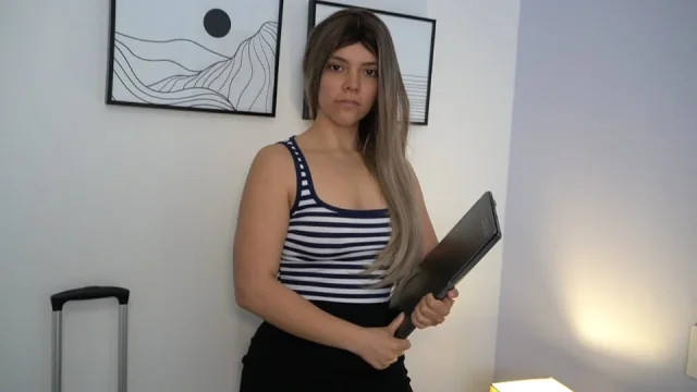 My co-worker enters the room and seduces me with her ass so that I fuck her