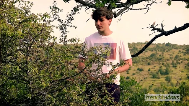 French twinks go on exhibitionist hiking fuck trip