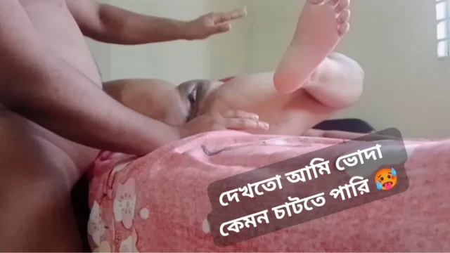 Very hot Bangladeshi pussy licking