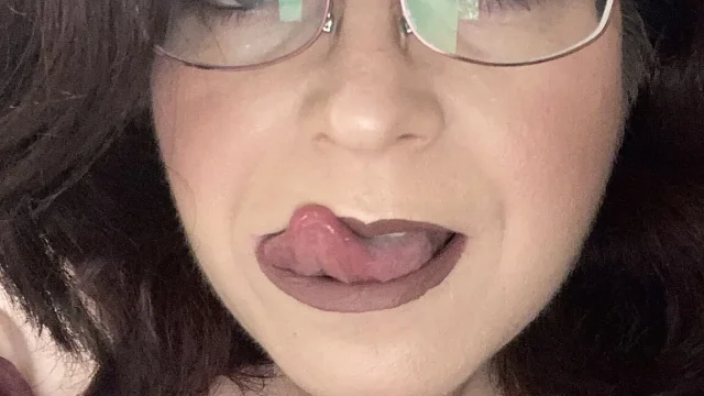 Elianna wants your cum