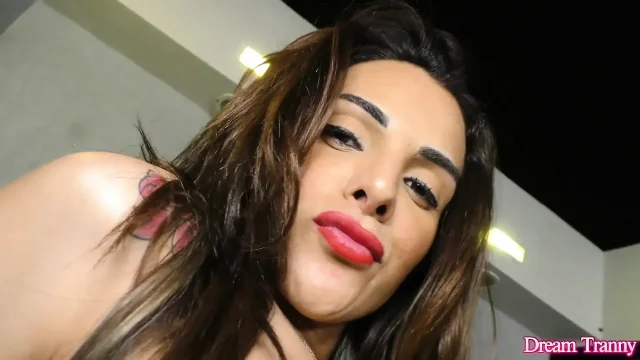 Sexy Tranny Melyna Merli Tries The Fucking Machine