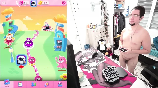 HORNY NAKED MAN PLAY CANDY CRUSH SAGA 2