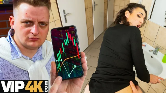 HUNT4K Fucking dirty sex in the clean WC