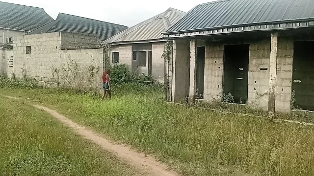 Taking His Two Wives to Go and Fuck in Uncompleted Building
