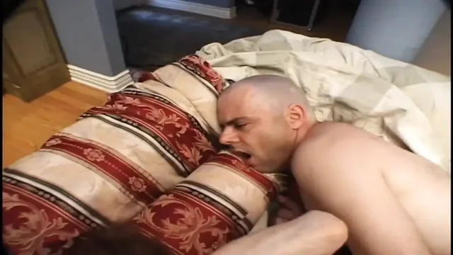Old and young threesome milf fucking