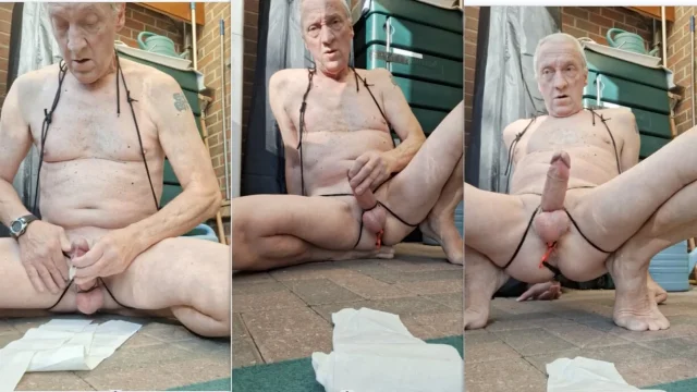 NAKED EXHIBITIONIST GRANDPA JERKING IN THE VERANDA WITH CUMSHOT SEXSHOW