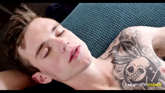 Hot roommate seduces straight friend to fuck - Nextdoorbuddies