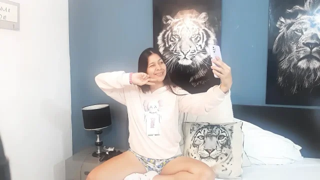 Sexy Latina with wet and thick pussy