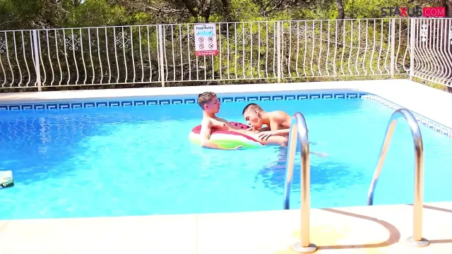Staxus Pool Cum Romance