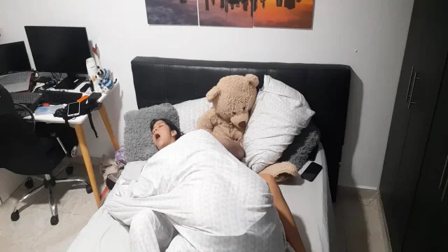 I fuck my stepdaughter's pussy until it is full