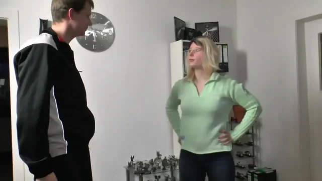Big ass tattooed wife just came to her neighbor for help about her laundry then she suddenly accepts and fuck help